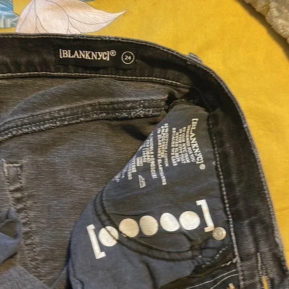 BLANKNYC NWOTWomens 24 black denim a line mini skirt DISTRESSED DENIM UNCUT HYM - Picture 3 of 7